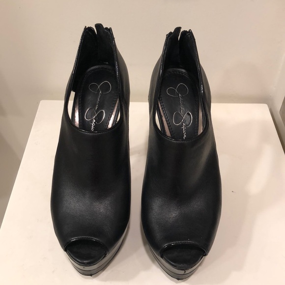 Jessica Simpson high heels.  Easy to walk with. - Picture 4 of 4